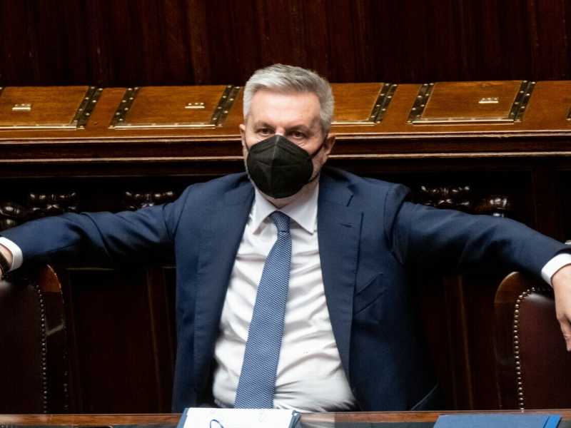 Guerini declama la lista della armi per Kyiv. Il M5s? Muto