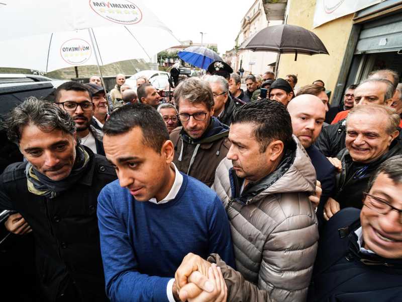 "E' arrivato o' ministro". I week end napoletani di Di Maio in vista delle elezioni