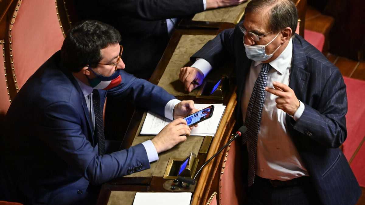 Immagine di Salvini ospite non gradito. Il botta e risposta con La Russa alla conferenza di Fdi