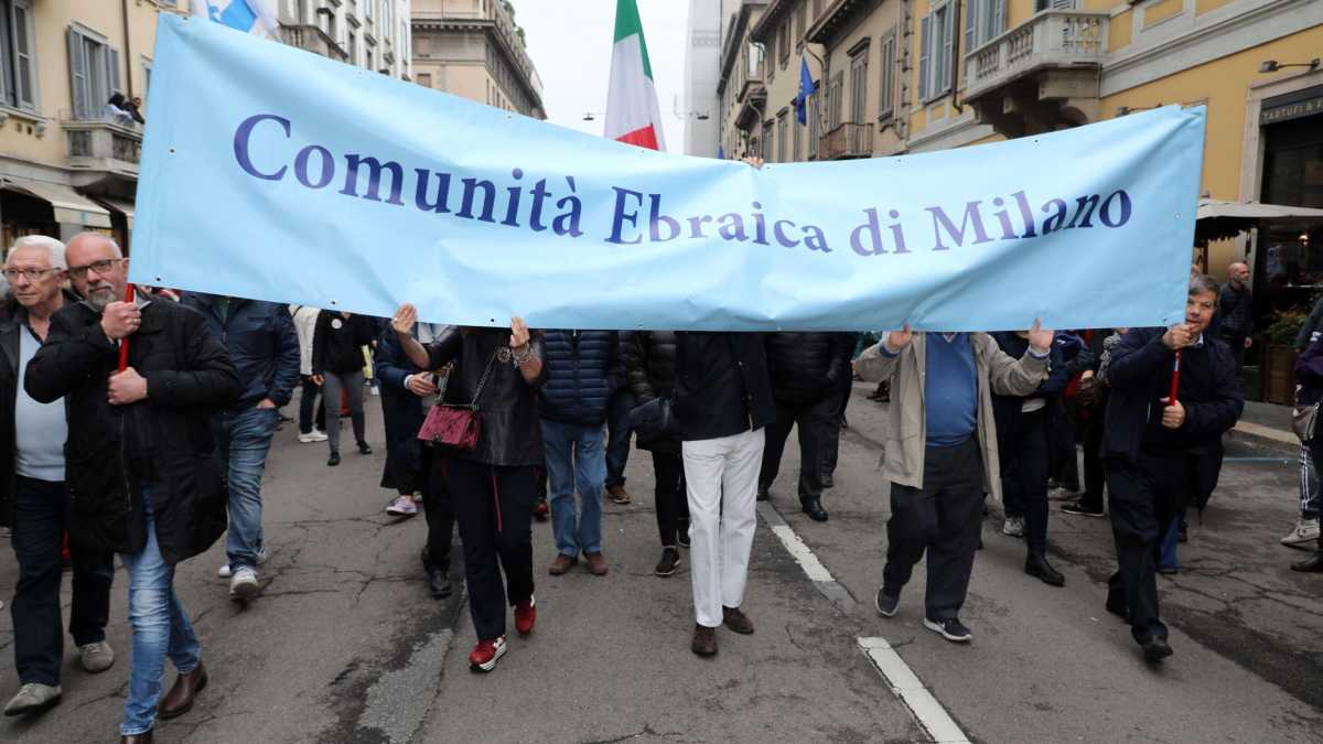 Immagine di Fischiare gli ebrei che combatterono Hitler non è reato