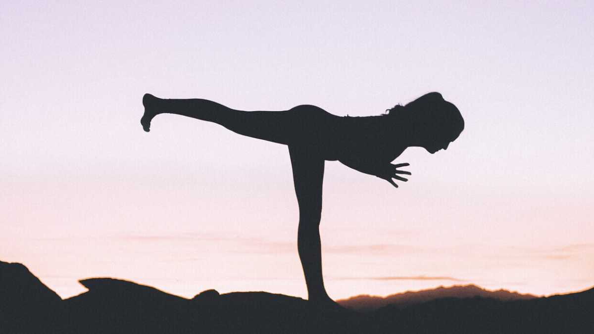 Immagine di Toni altisonanti, sacralità e dotte citazioni. Non è una liturgia, ma yoga