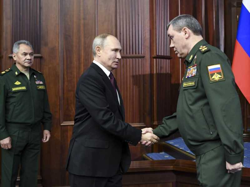 L’arrivo di Gerasimov in Ucraina è una punizione o un tentativo disperato di vittoria