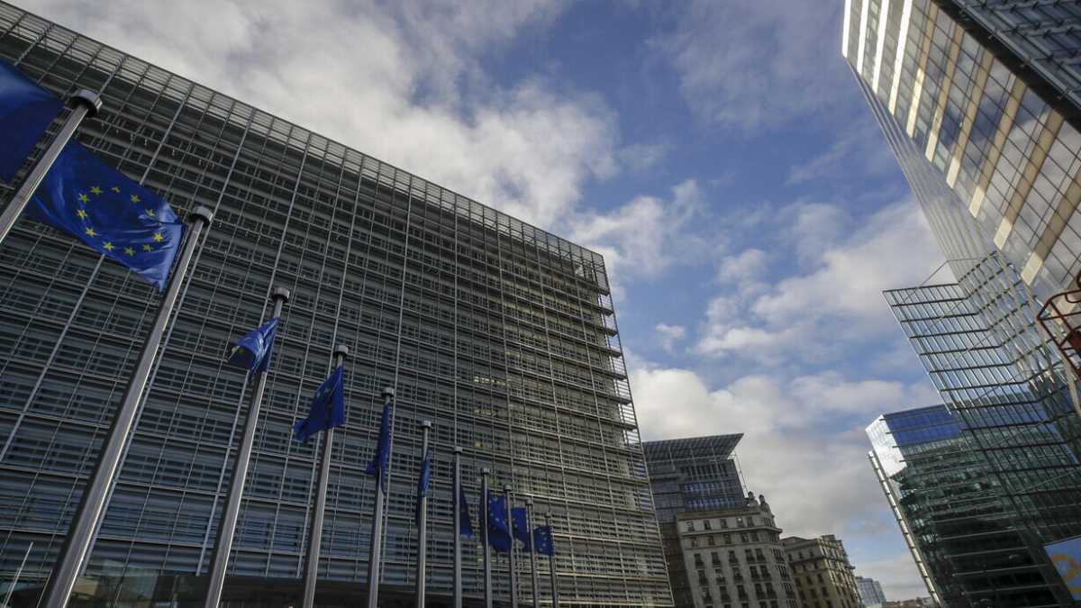Immagine di L’Ue sceglie un embargo lento al petrolio di Putin. Deroghe per Ungheria e Slovacchia