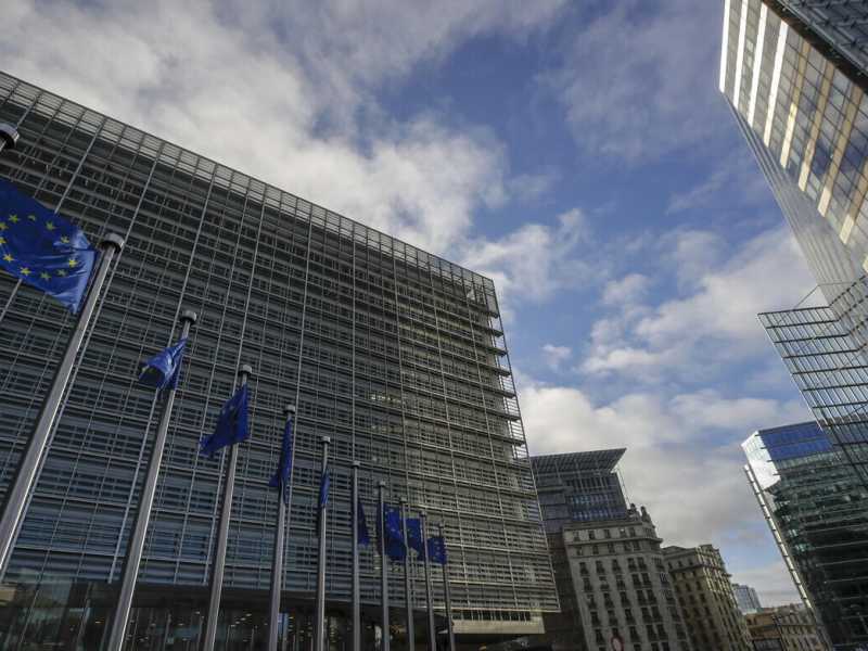 L’Ue sceglie un embargo lento al petrolio di Putin. Deroghe per Ungheria e Slovacchia
