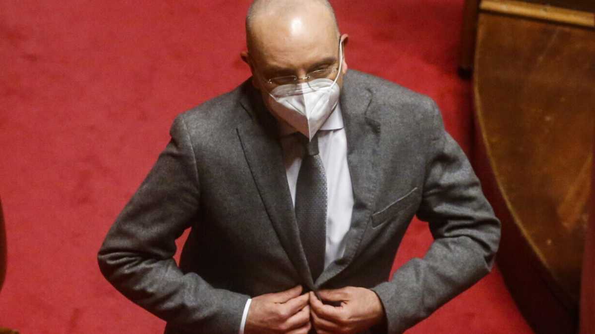 Immagine di Petrocelli atto ultimo: per farlo cadere si dimette (quasi) tutta la commissione Esteri