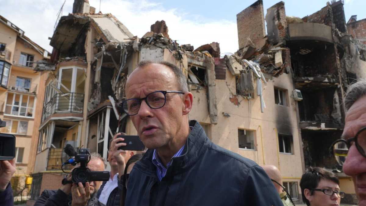 Immagine di Il dialogo tra sordi di Macron e Putin, la faida tedesca, l’accusa russa di nazismo a Israele e Svezia