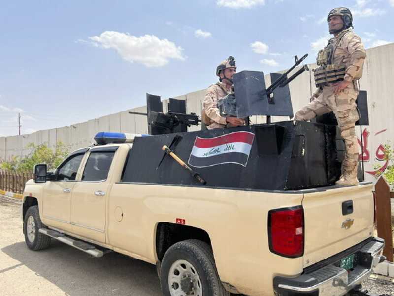 Militari iracheni in azione in Sinjar (foto LaPresse)