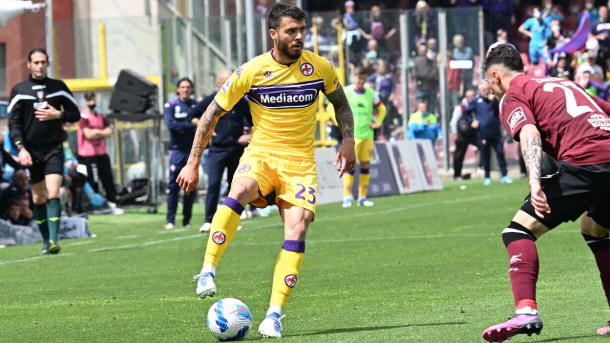 Immagine di “Devi morire”: gli insulti a Venuti, il tifo tossico e un copione che si ripete