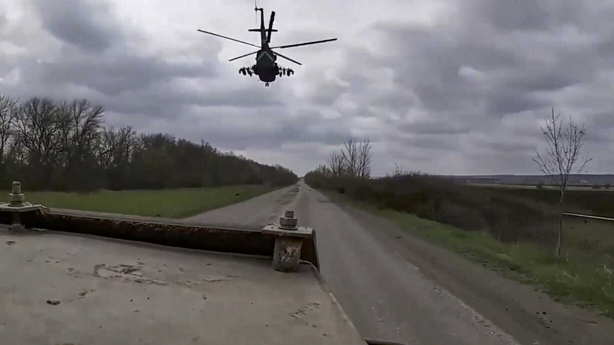Immagine di Gli elicotteri russi sorvolano i cieli del Donbas. La paura più buia sono le spie