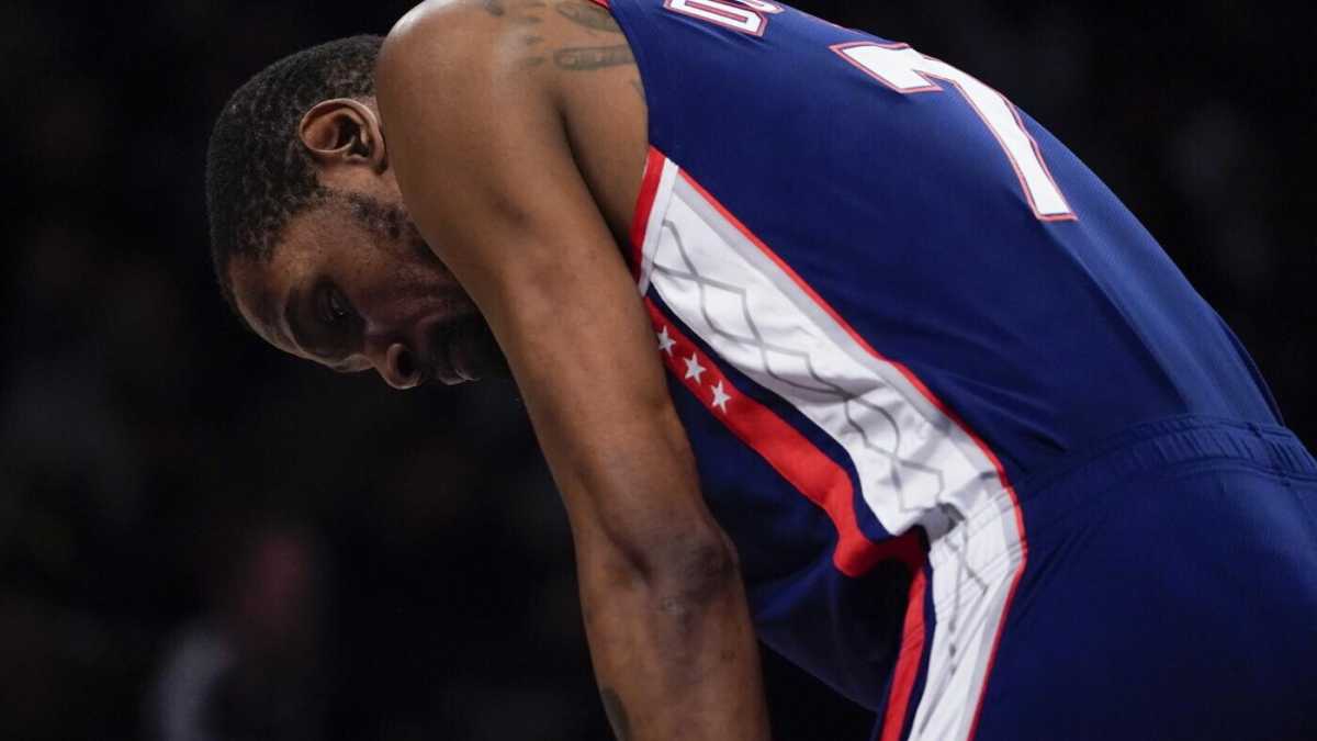 Immagine di LeBron James, Kevin Durant e questi strani playoff da spettatori