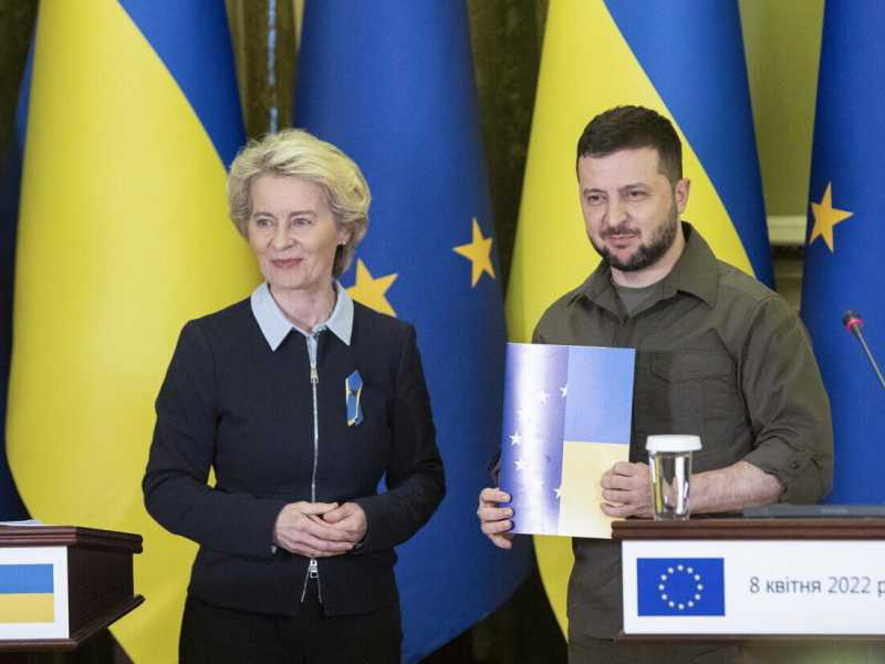 Ursula von der Leyen e Volodymir Zelensky (Ansa)