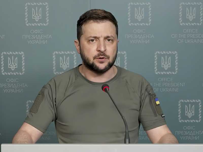 Solo il Cretino Collettivo nella sua fase senile non capisce la differenza tra Saddam e Zelensky