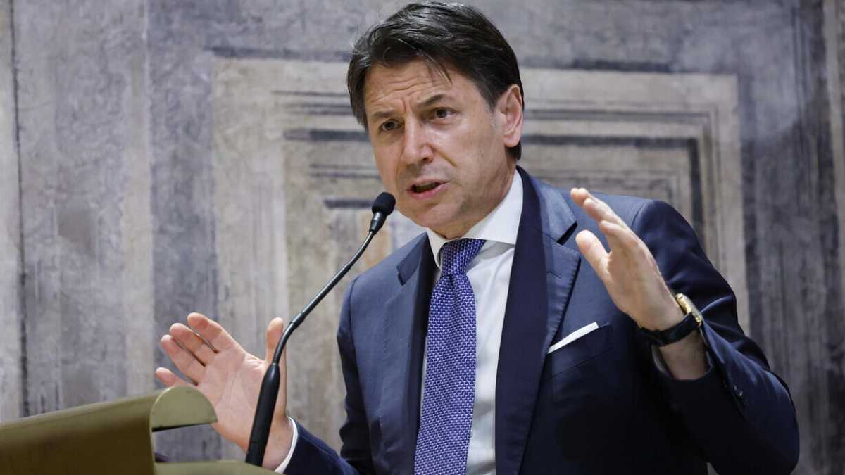 Immagine di Conte: "Il Pd sta cambiando rotta sulla guerra? Ora faccia altrettanto sull'inceneritore"