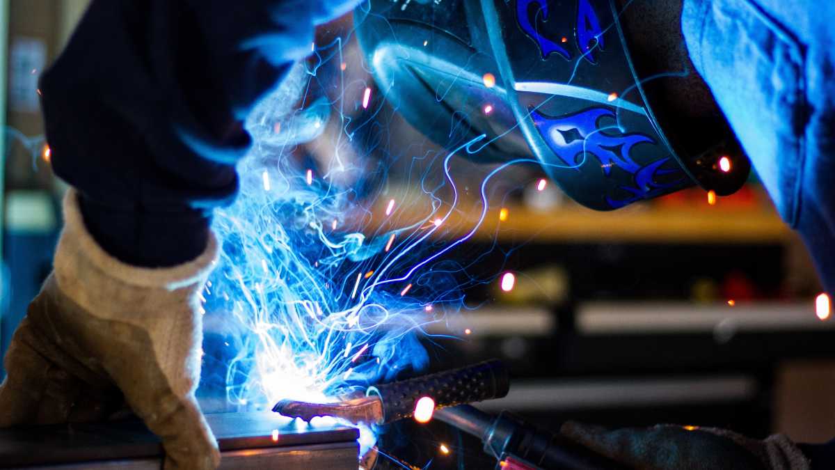 Immagine di L’industria italiana cresce, per ora