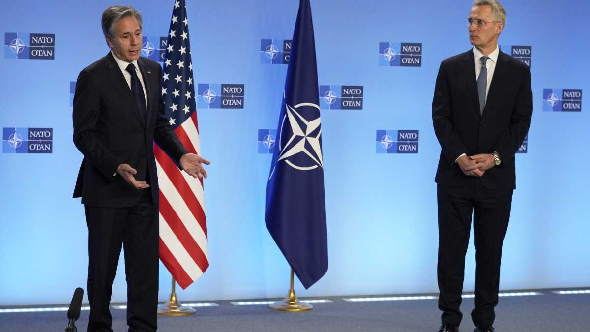 Immagine di Zelensky vuole cedere la Crimea e la Nato glielo impedisce. Ma solo in Italia