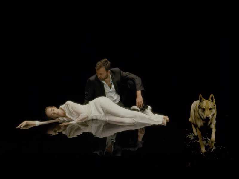 Cesare Cremonini nel video di "Chimica"&nbsp;