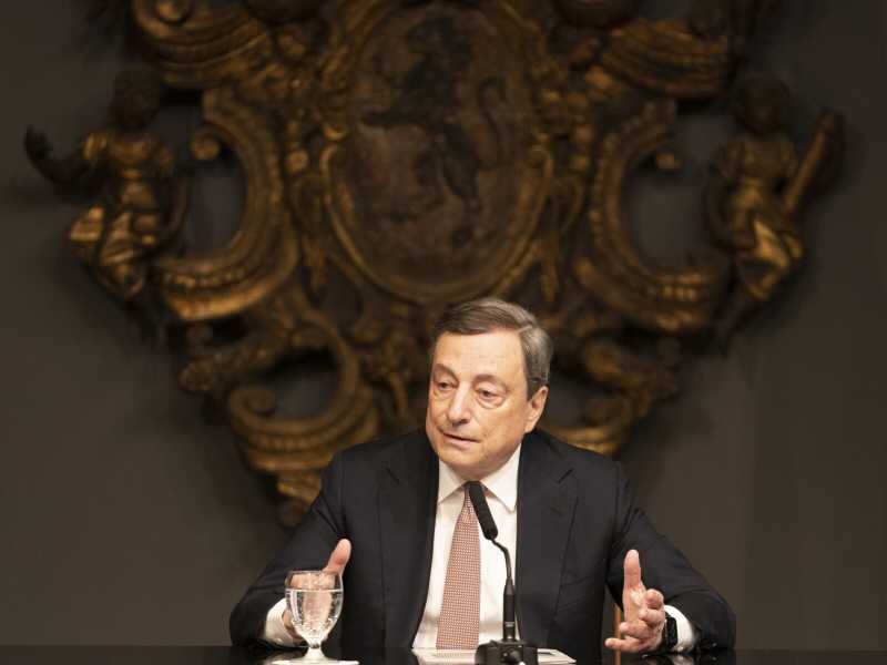 Draghi cerca la pace ma quella di Zelensky: "La Russia non è invicibile. Non è più Golia"