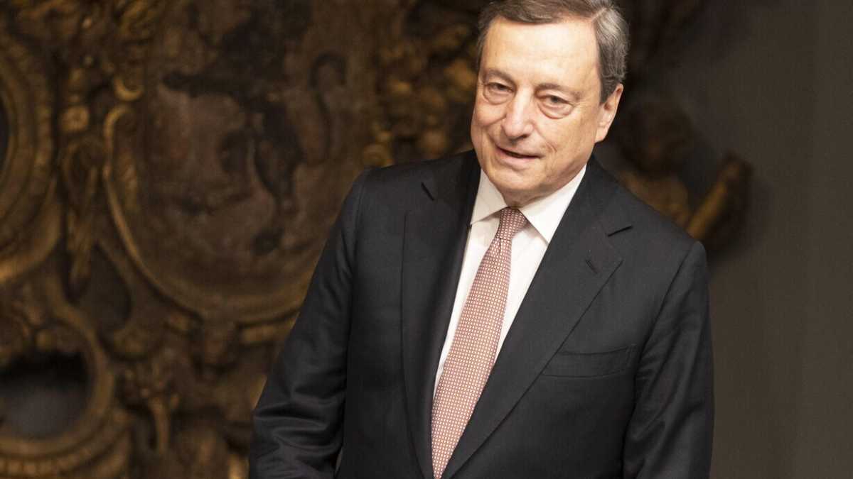 Immagine di Draghi punge l’Ue sul gas in rubli. La “zona grigia” per i pagamenti fa comodo, ma è segno di debolezza