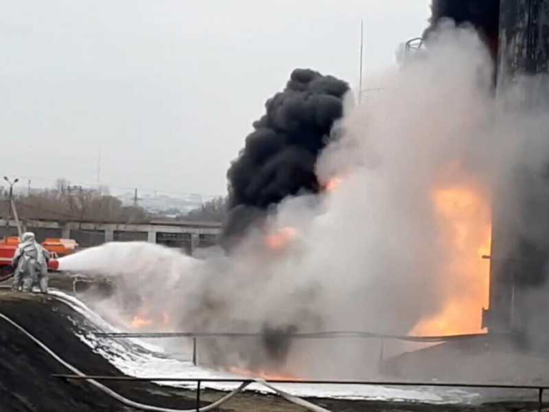 &nbsp;Belgorod, Russia, l'incendio al deposito di carburante del 1 aprile (foto di Ansa)