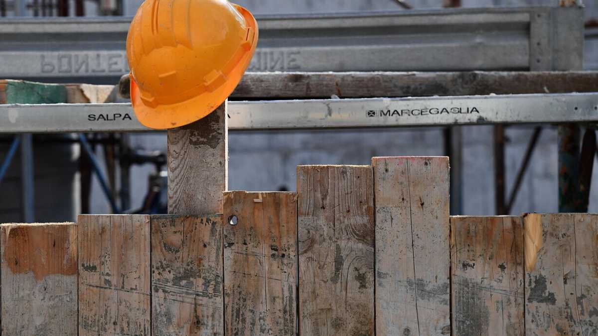 Immagine di Molti cantieri, molto onore. L’immobiliare tra crisi e Pnrr