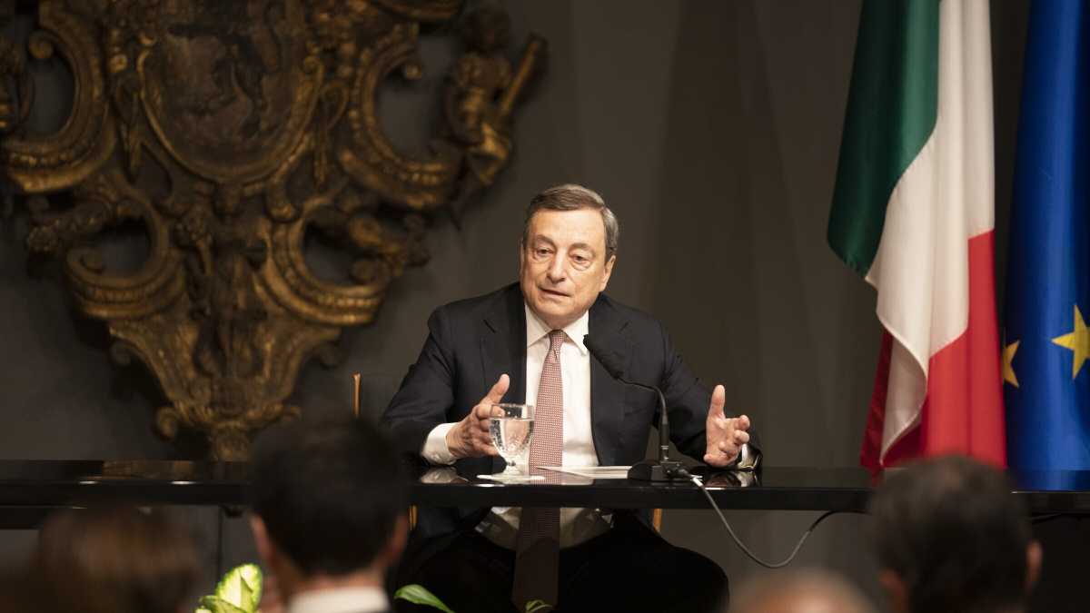 Immagine di Draghi torna dall'America e si arrabbia: "Sul Pnrr basta sabotaggi"