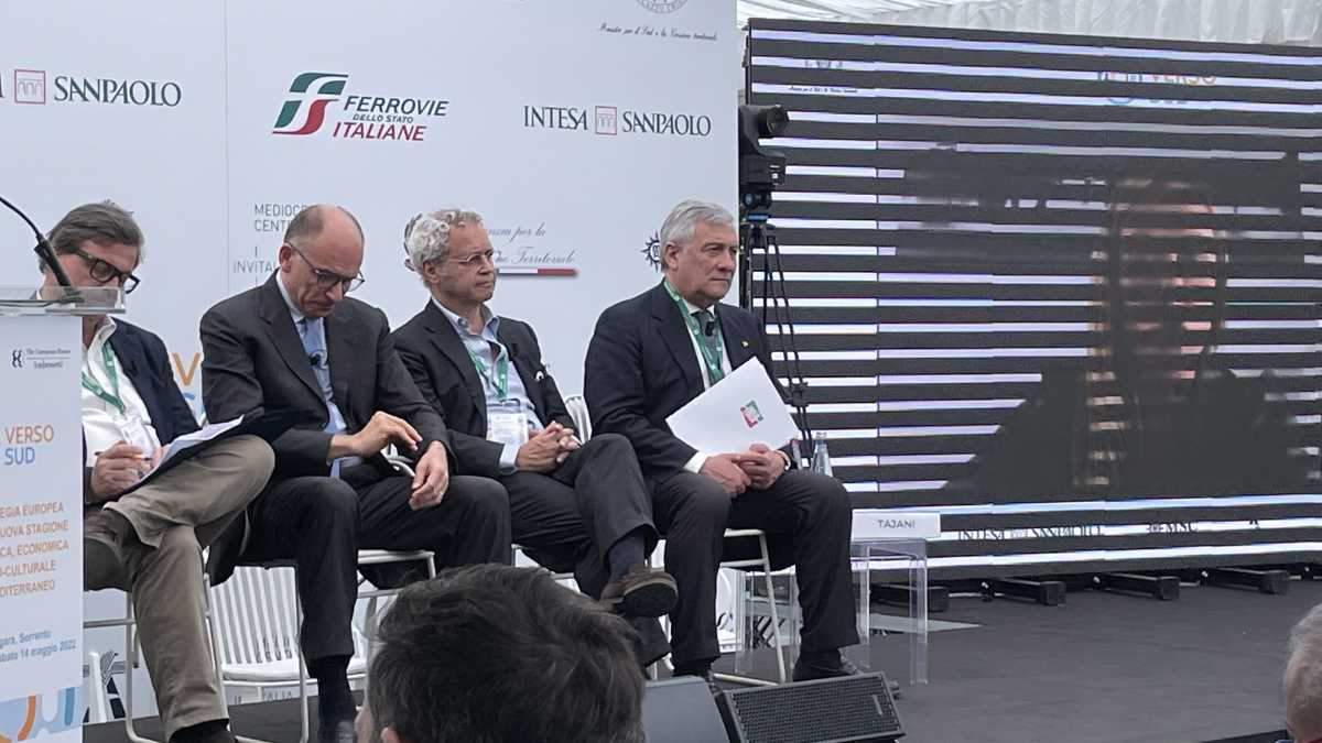 Immagine di Bentornata Politicaccia! Invidie, gelosie, coltelli. A Sorrento, il Carfagna Pride è l'acceleratore di particelle