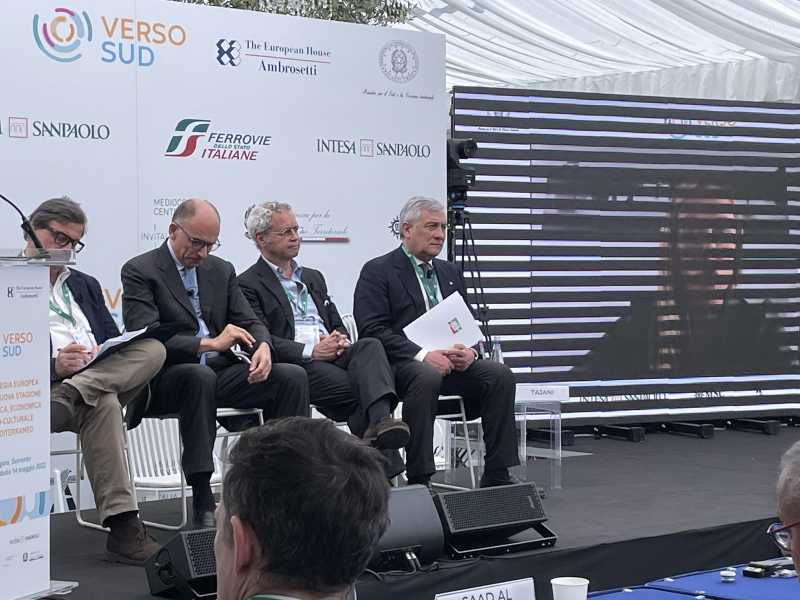 Bentornata Politicaccia! Invidie, gelosie, coltelli. A Sorrento, il Carfagna Pride è l'acceleratore di particelle