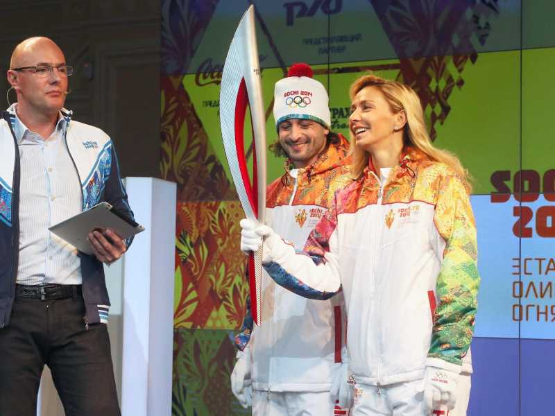 Mosca, 2014, Tatiana Navka alla cerimonia di presentazione della torcia olimpica per i giochi di Sochi (foto di Ansa)