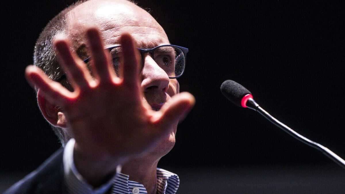 Immagine di I buffetti di Letta a Conte nella Direzione del Pd