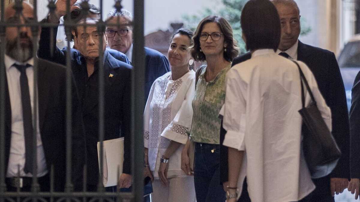 Immagine di Il rito cannibale di Forza Italia Lombardia: ecco chi sta con chi
