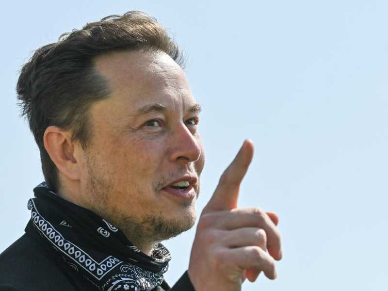 Musk compra Twitter, anzi no costa troppo