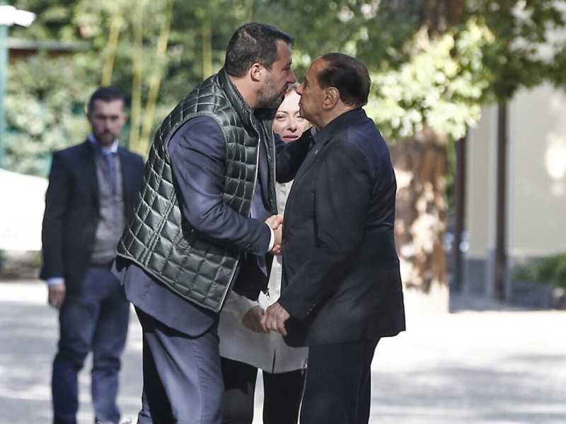 Berlusconi e Salvini in "bicicletta". Ad Arcore prove di lista unica