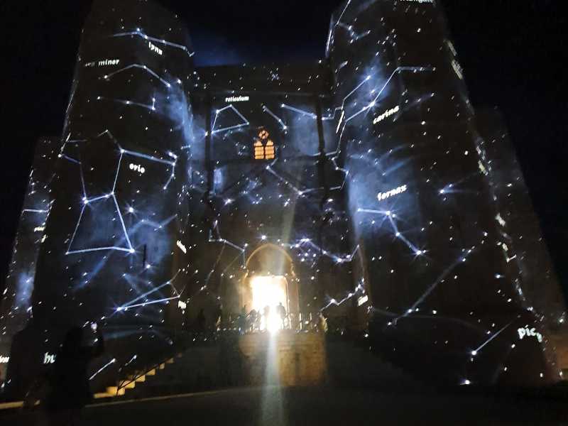 Cosmogonie notturne di velluto e cristallo per Gucci