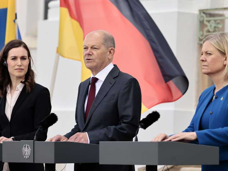 Sanna Marin, Magdalena Andersson e Olaf Scholz (Hannibal Hanschke/Getty Images)&nbsp;<br />