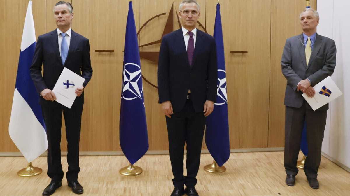 Immagine di Finlandia e Svezia consegnano le richieste di adesione alla Nato