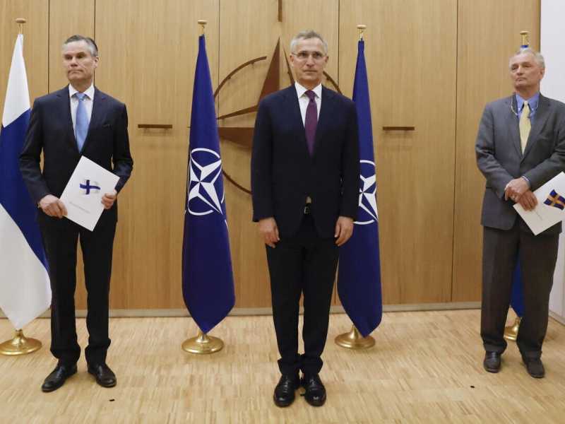 Finlandia e Svezia consegnano le richieste di adesione alla Nato