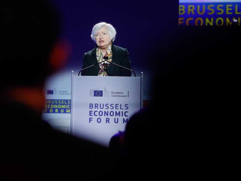 Dazi sul petrolio: la proposta Usa all'Ue per superare lo stallo sull'embargo