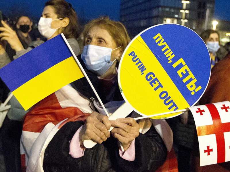 I russi fuggono negli ex paesi dell'Unione sovietica in cerca di libertà e lavoro