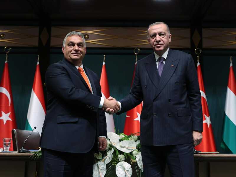 La “mentalità da mercante di bazar” di Erdogan e Orbán