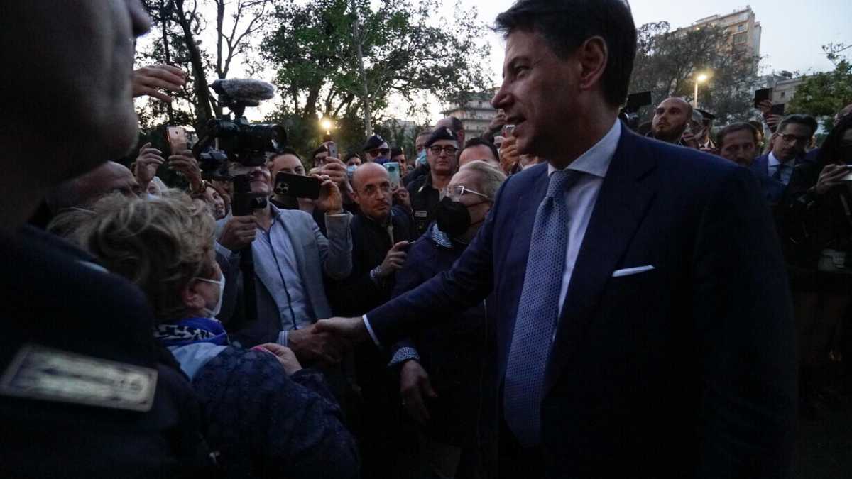 Immagine di Armi, statuto, rifiuti e comunali: ecco gli strappi di Conte. E Petrocelli è nel M5s