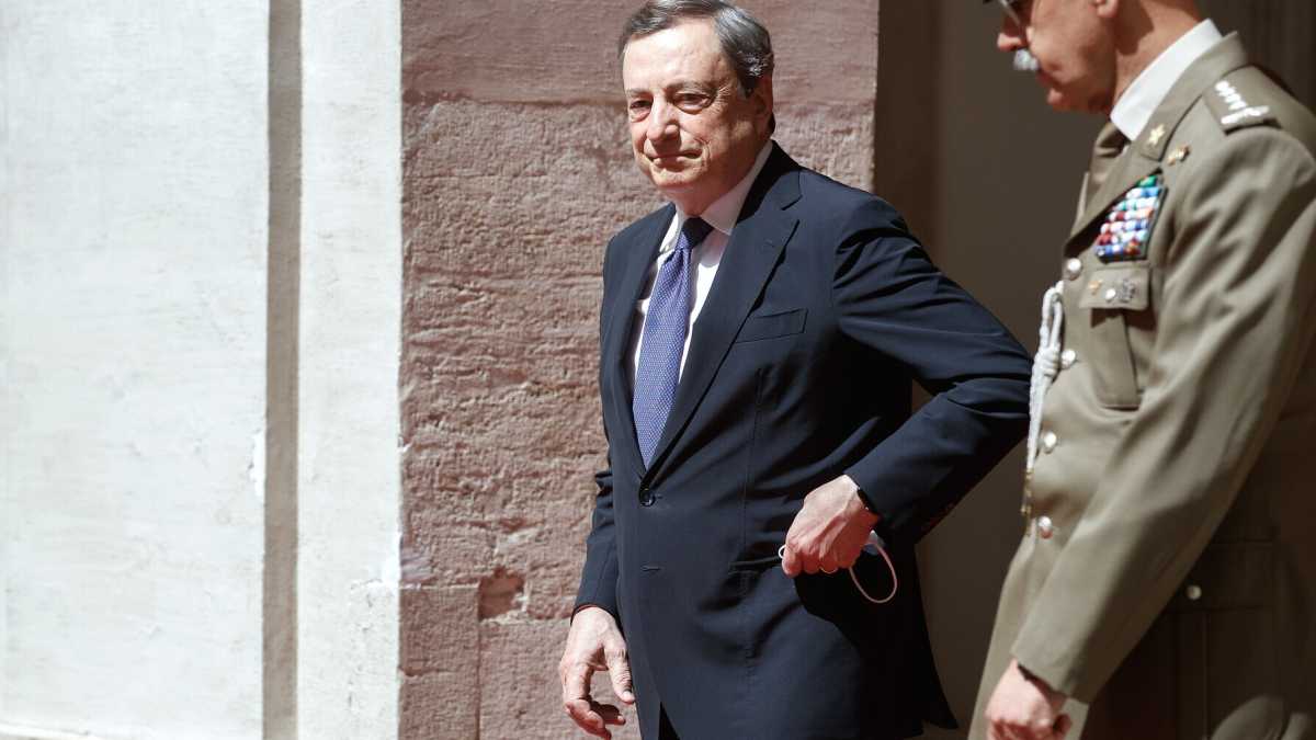 Immagine di Draghi sale sul "Pnrr express". Mancano 31 obiettivi da raggiungere entro fine giugno