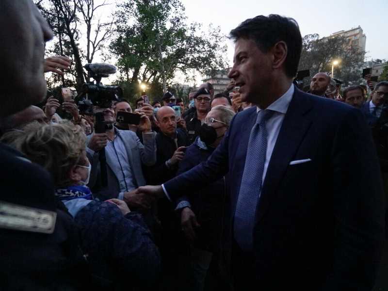 Armi, statuto, rifiuti e comunali: ecco gli strappi di Conte. E Petrocelli è nel M5s