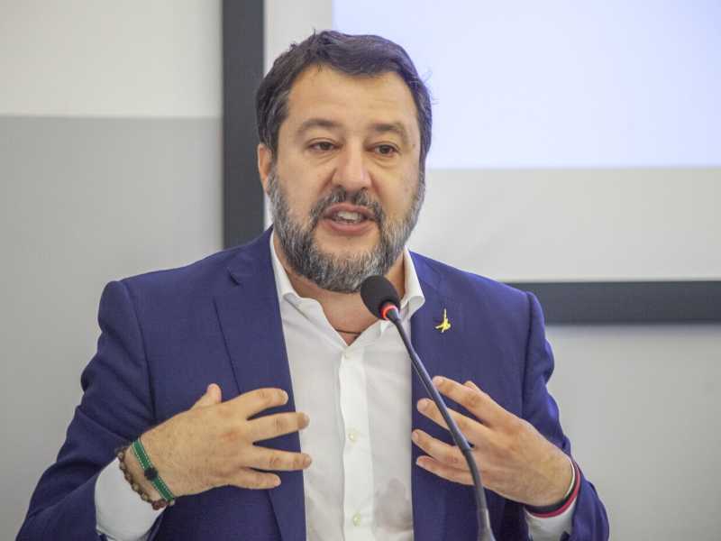 Salvini difende la Lombardia dalla Meloni, e punta tutto sull'election day per il 2023