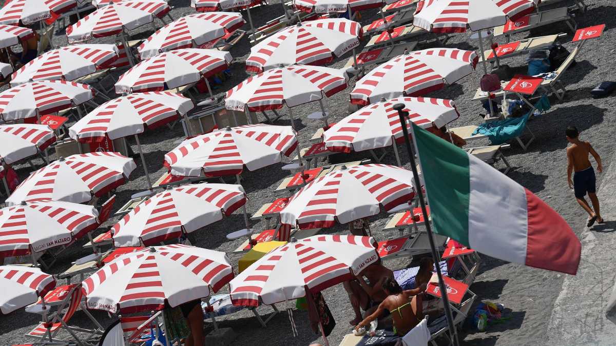 Immagine di Cinestate italiana. Dai balneari ai virologi c’è materiale per film a puntate