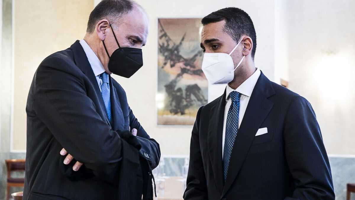 Immagine di Di Maio e Letta alludono a nuove armi all'Ucraina. Conte ribadisce "no al quarto invio"