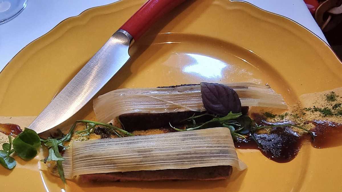 Immagine di Che gusto i piatti a forma Antico Ginori di Bottura