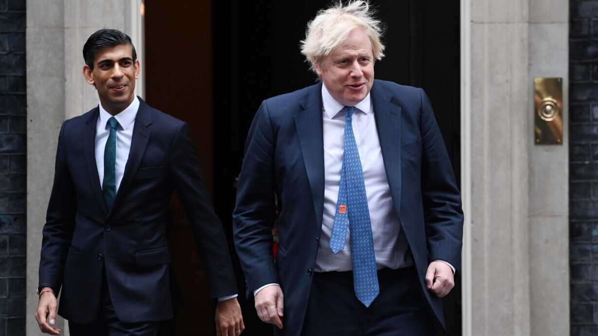 Immagine di Il governo Johnson introduce una tassa sugli extraprofitti energetici