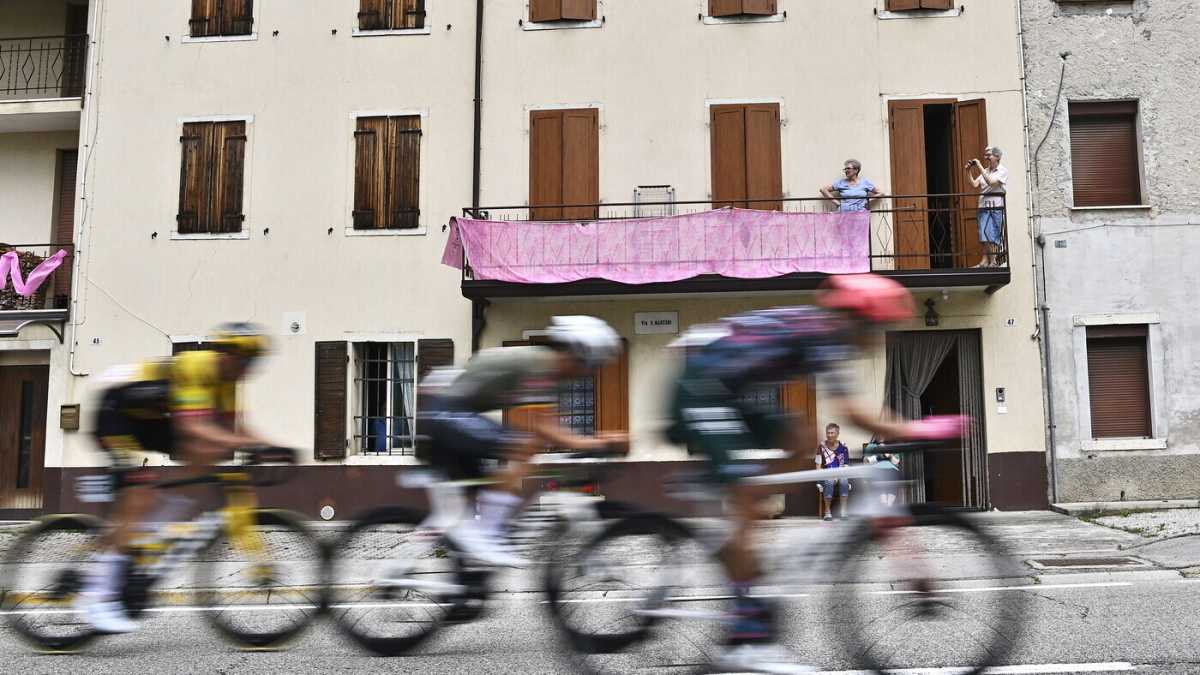 Immagine di Tutto un altro Giro d’Italia. Le bici in punta di dito