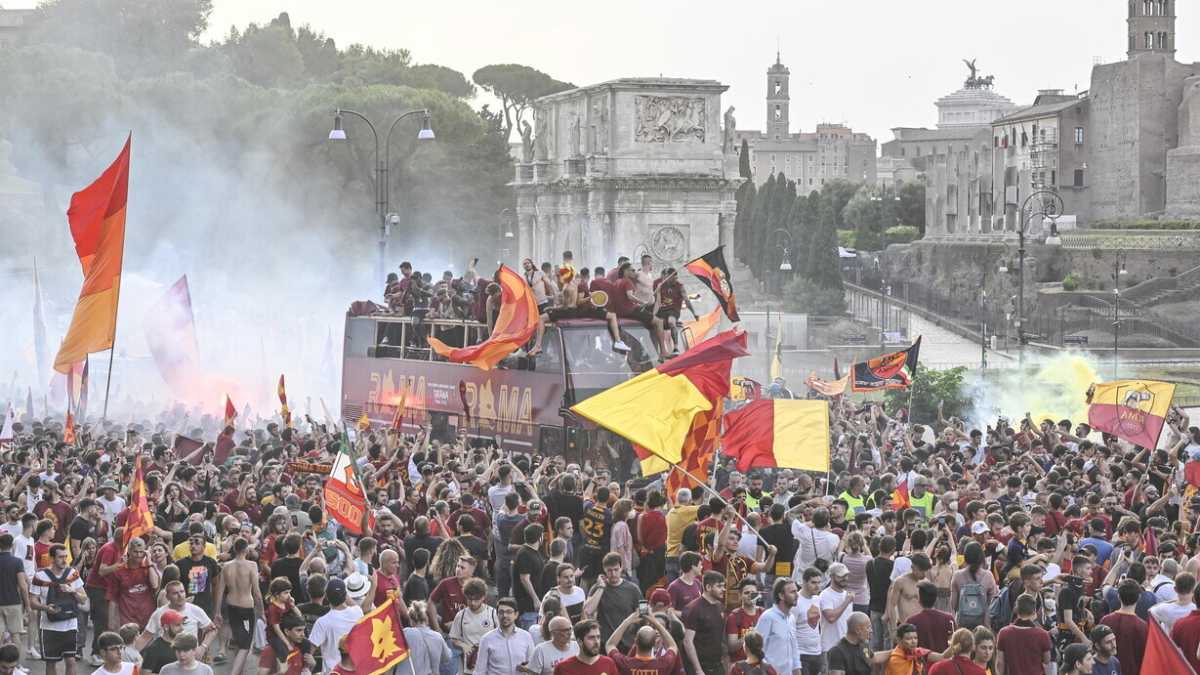 Immagine di L’arte dell’essere romanisti. La goduria a Tirana spiegata a chi non la capisce