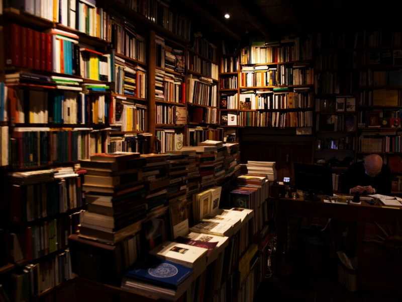(foto dalla pagina Facebook della libreria Aseq)